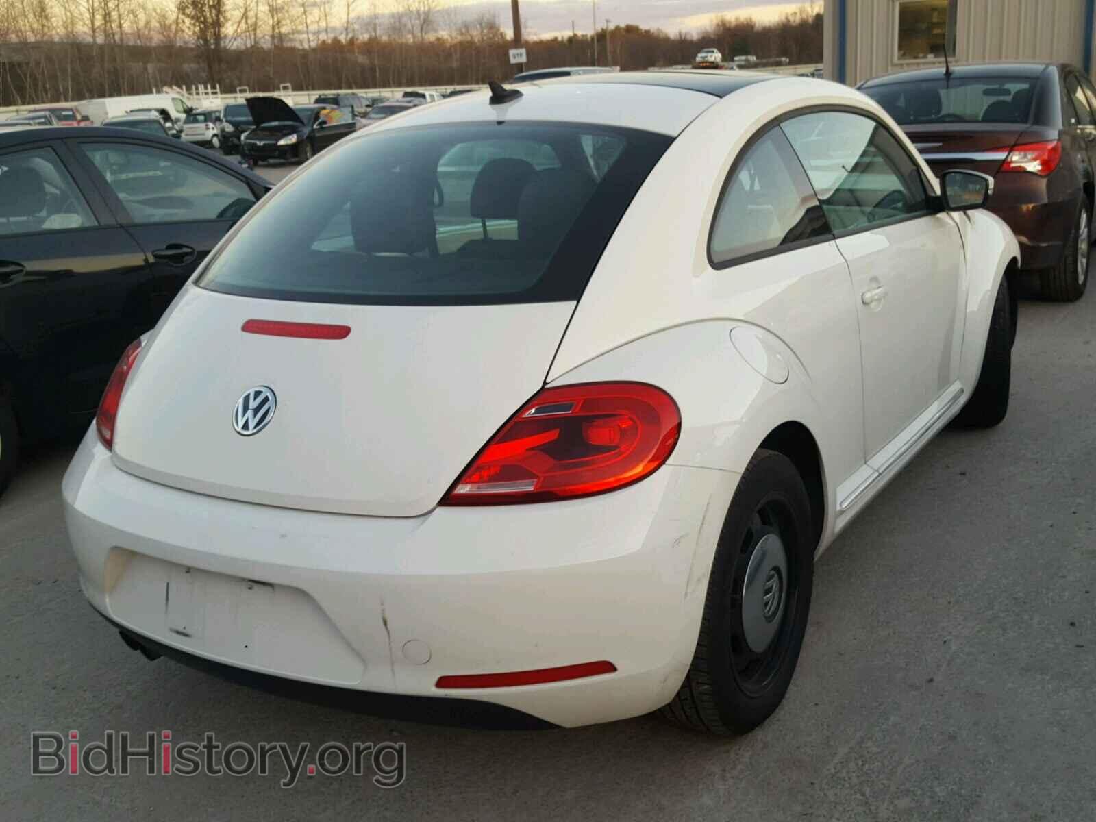 2014 VOLKSWAGEN BEETLE - VIN: 3VWJP7AT4EM628601 - Фото 4