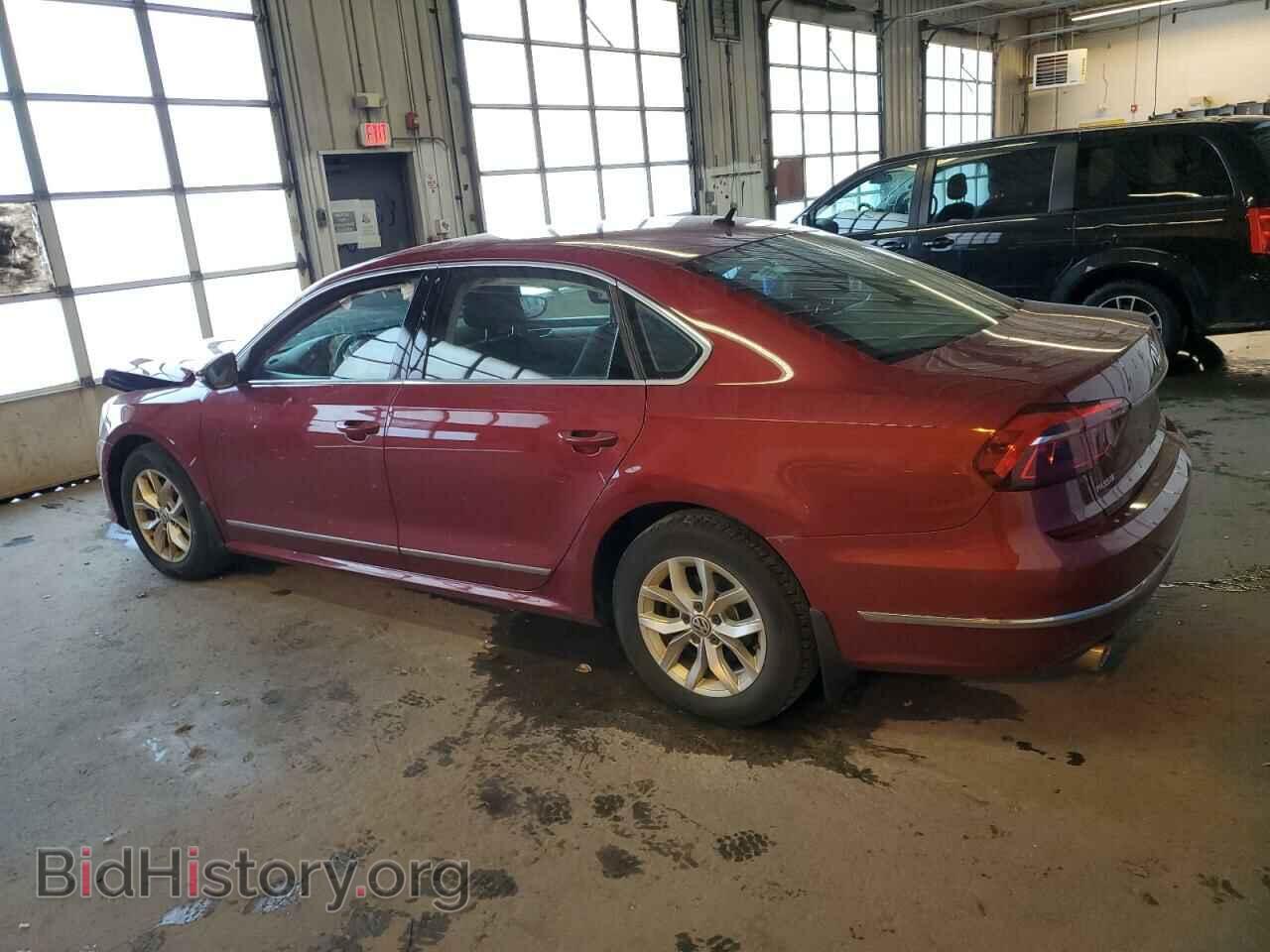 2017 VOLKSWAGEN PASSAT - VIN: 1VWAT7A33HC019078 - Фото 2