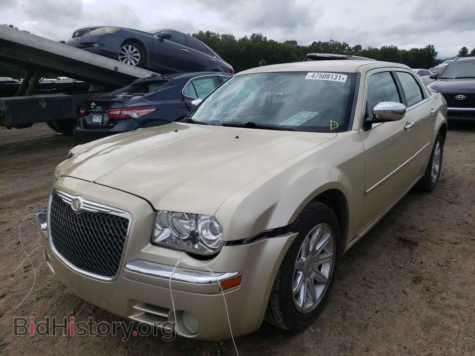2010 CHRYSLER 300 - VIN: 2C3CA3CV1AH184658 - Фото 2