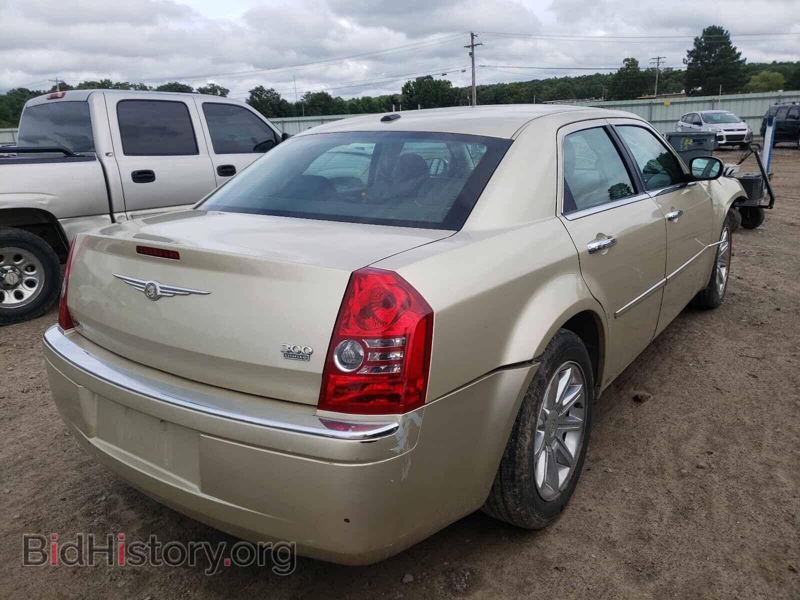 2010 CHRYSLER 300 - VIN: 2C3CA3CV1AH184658 - Фото 4