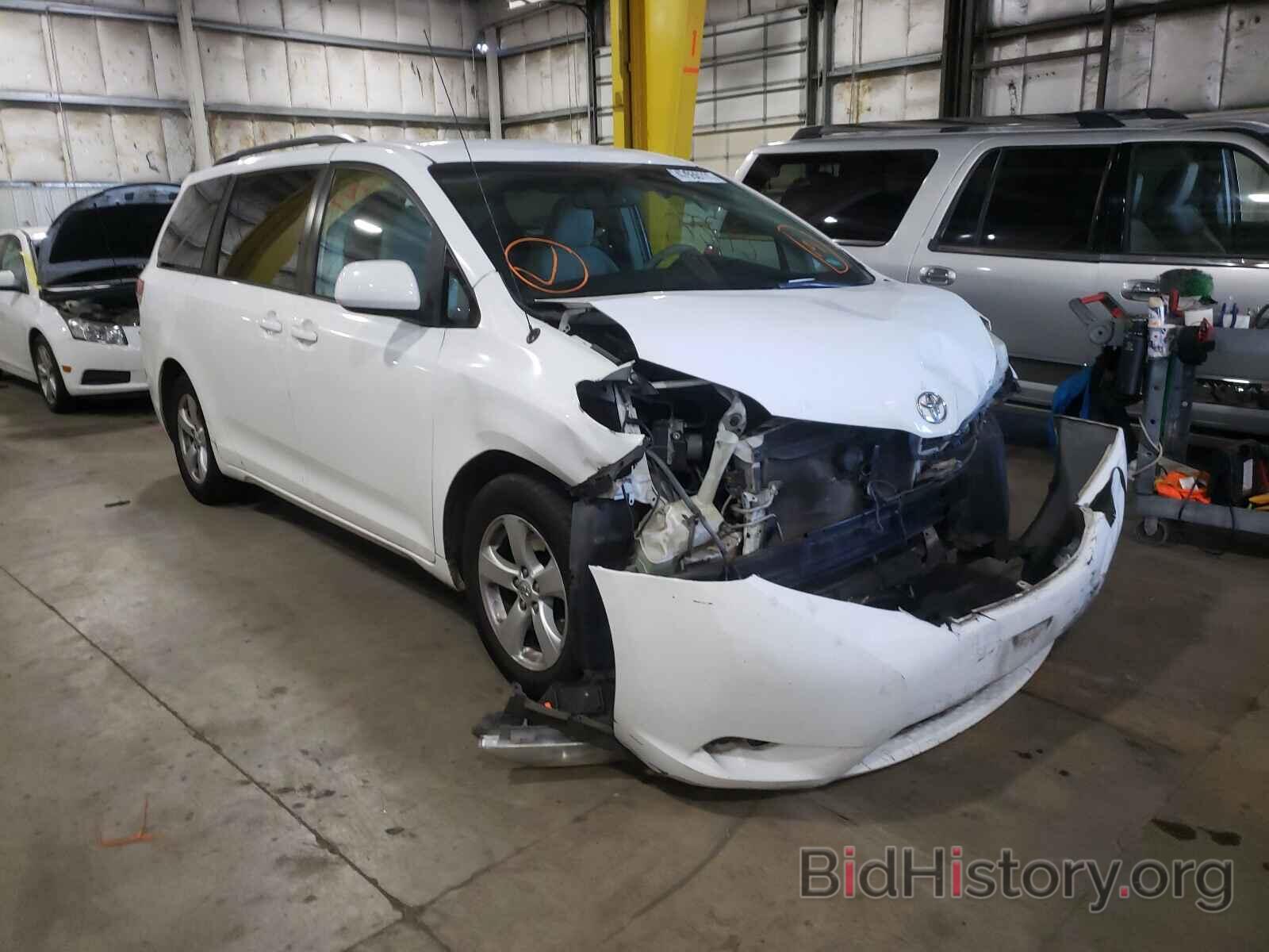 Photo 5TDKK3DC5BS119252 - TOYOTA SIENNA 2011