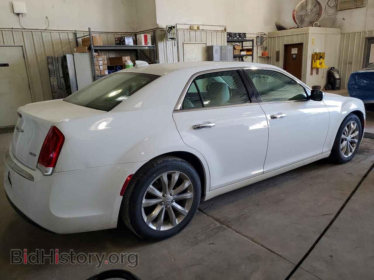2018 CHRYSLER 300 - VIN: 2C3CCAKG7JH177568 - Фото 3