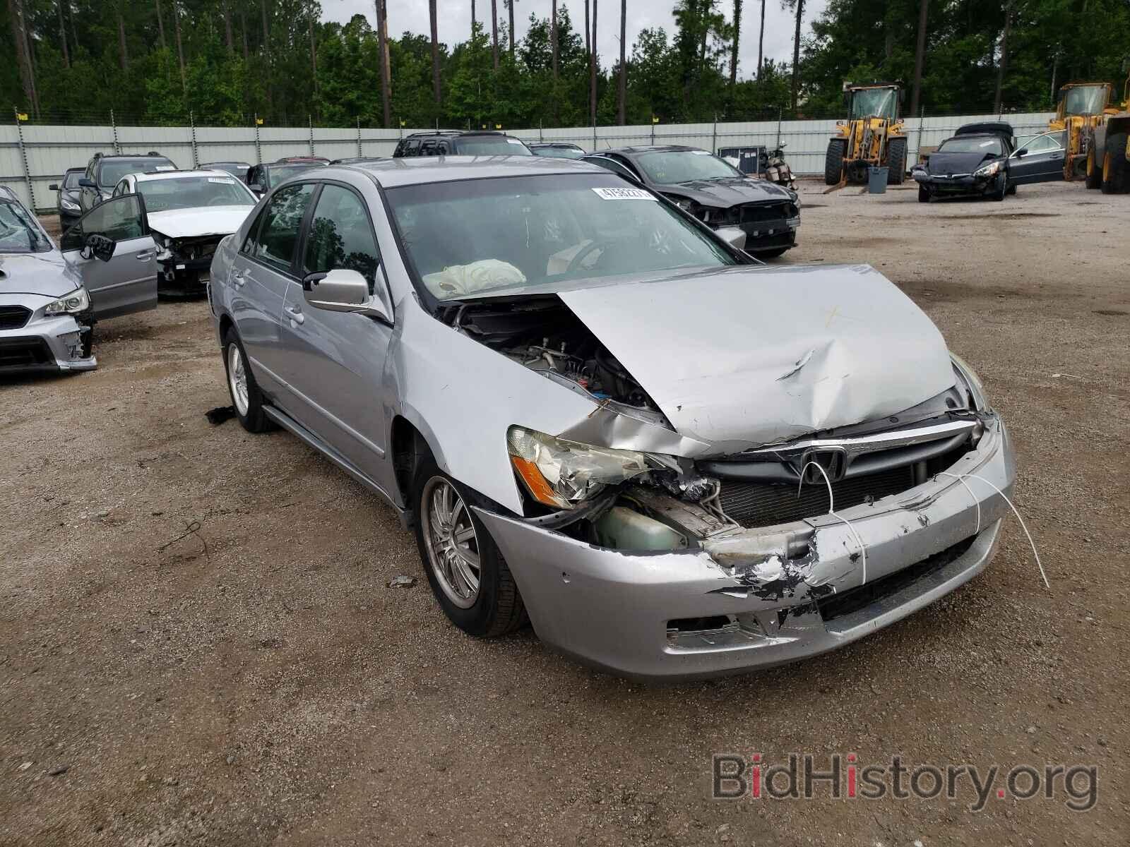 Photo 1HGCM561X7A124085 - HONDA ACCORD 2007