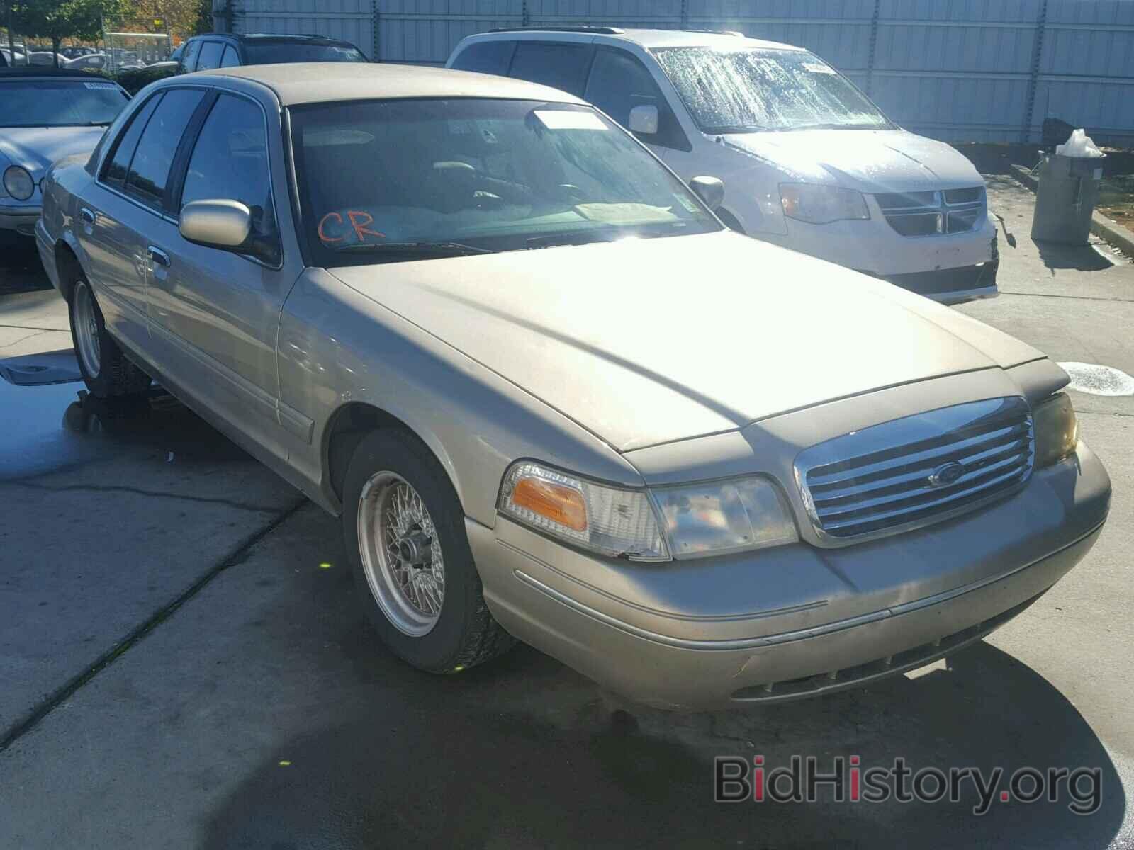 Photo 2FAFP74W1YX117487 - FORD CROWN VIC 2000