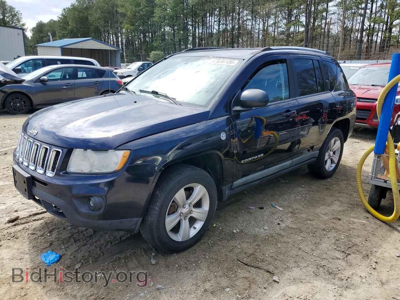 Photo 1J4NF1FB8BD163844 - JEEP COMPASS 2011