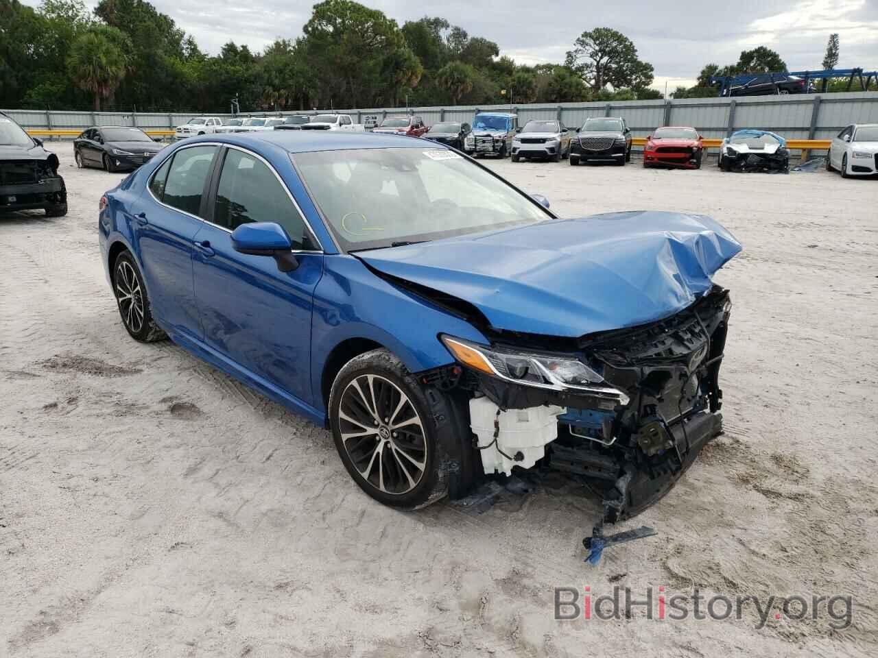 Photo 4T1B11HK0JU017369 - TOYOTA CAMRY 2018