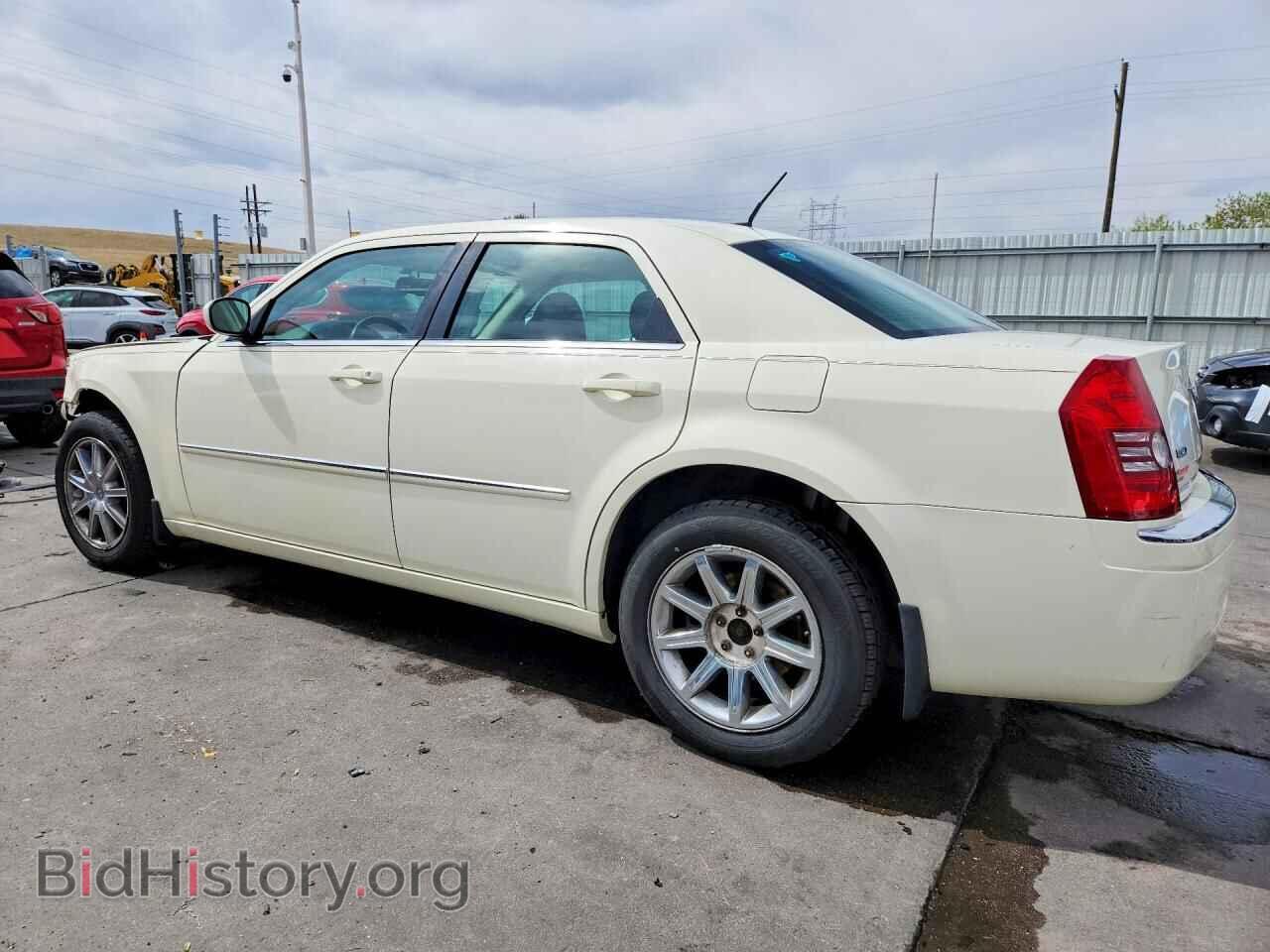 2008 CHRYSLER 300 - VIN: 2C3KK33G88H210337 - Фото 2