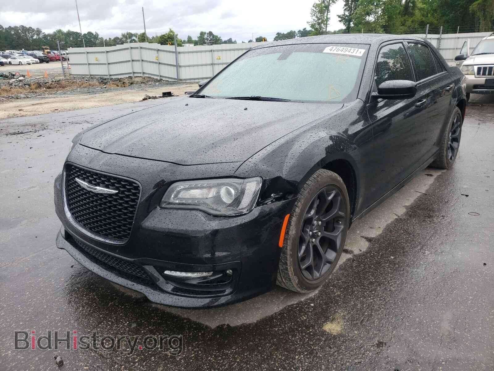 2019 CHRYSLER 300 - VIN: 2C3CCABT1KH704860 - Фото 2