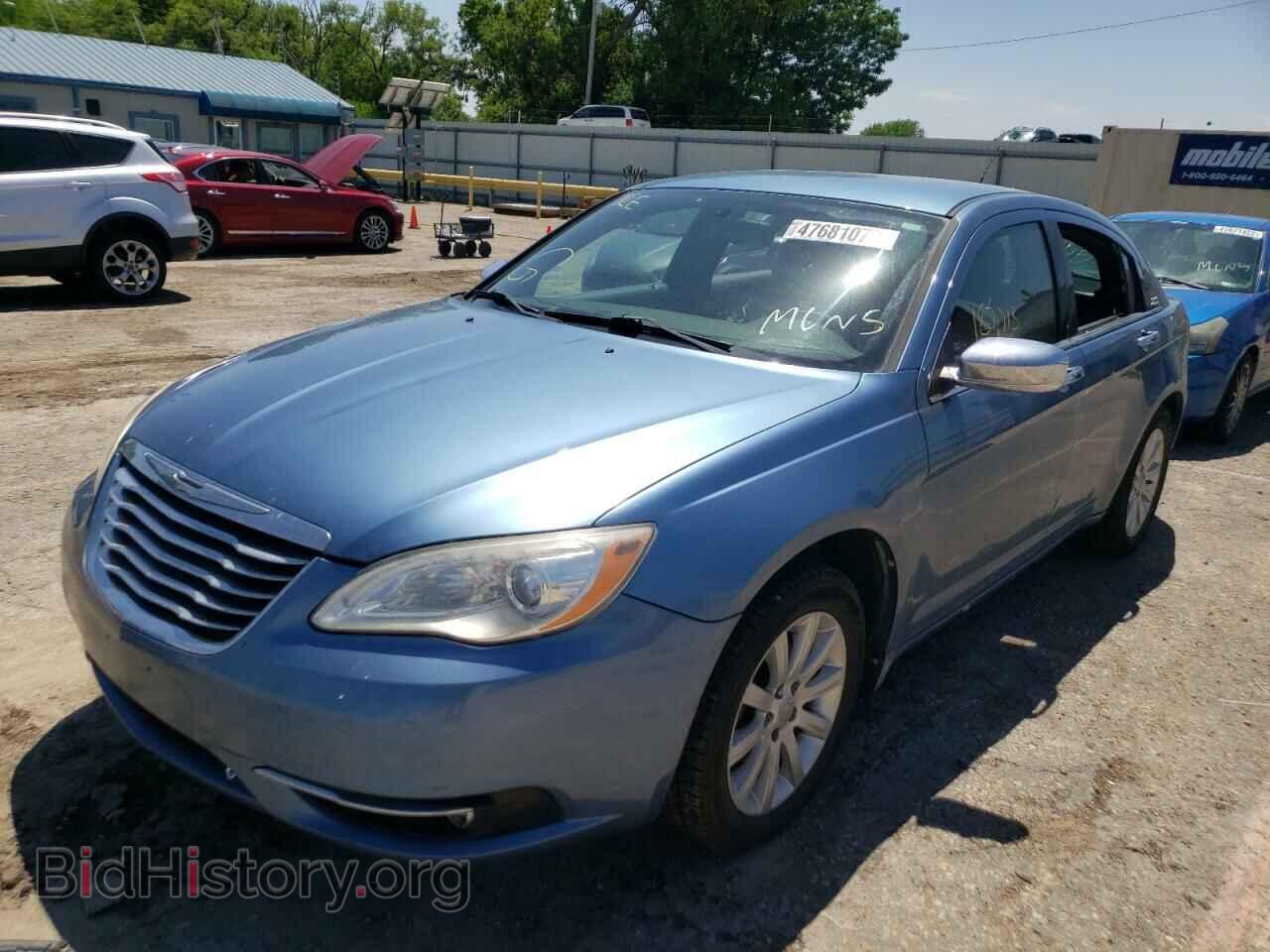 2011 CHRYSLER 200 - VIN: 1C3BC2FBXBN533357 - Фото 2
