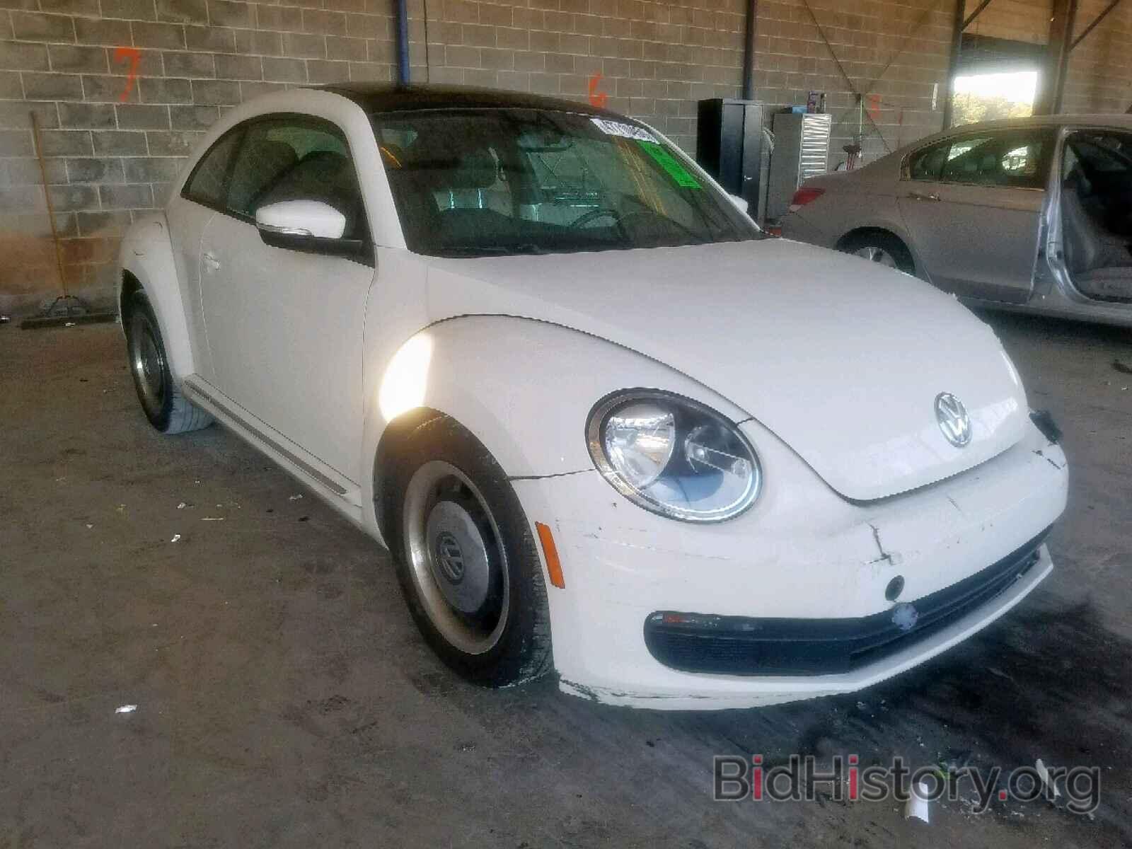 Photo 3VWJX7AT2DM600827 - VOLKSWAGEN BEETLE 2013