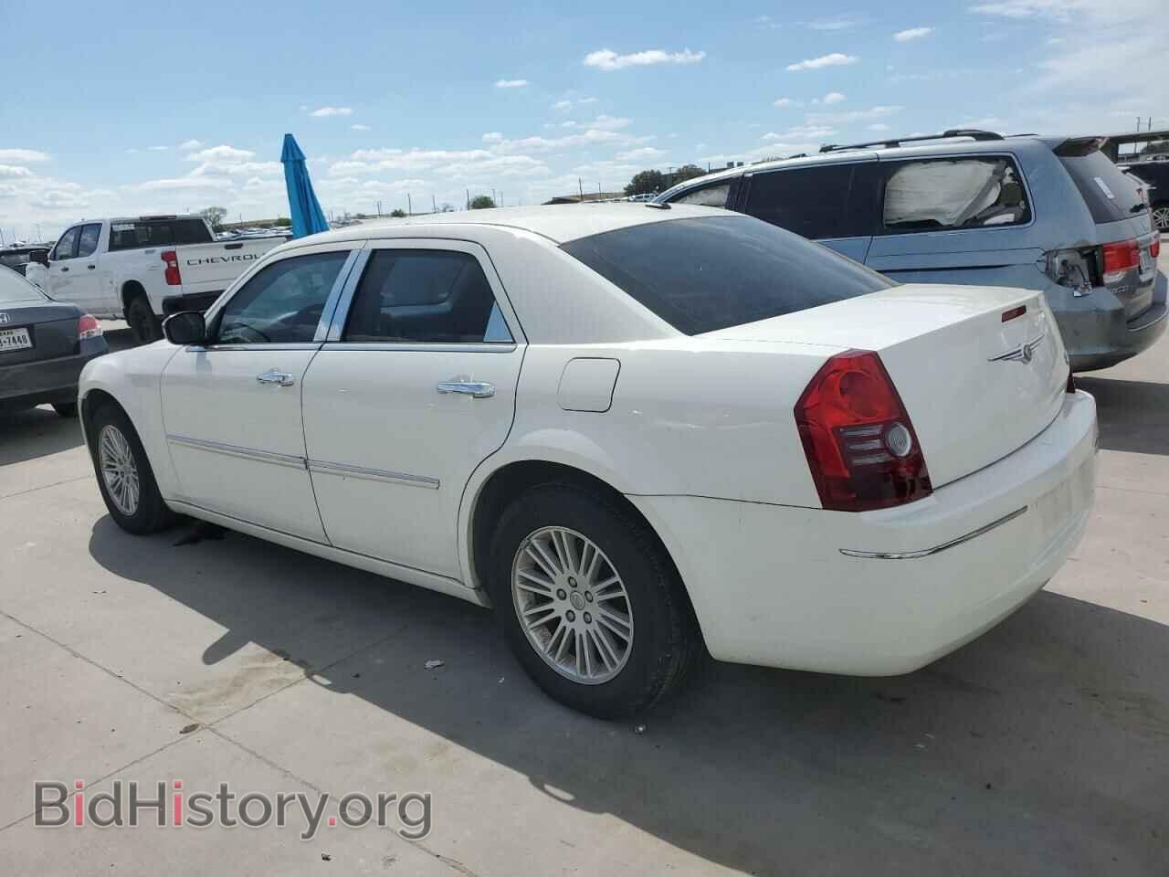 2010 CHRYSLER 300 - VIN: 2C3CA5CVXAH218138 - Фото 2