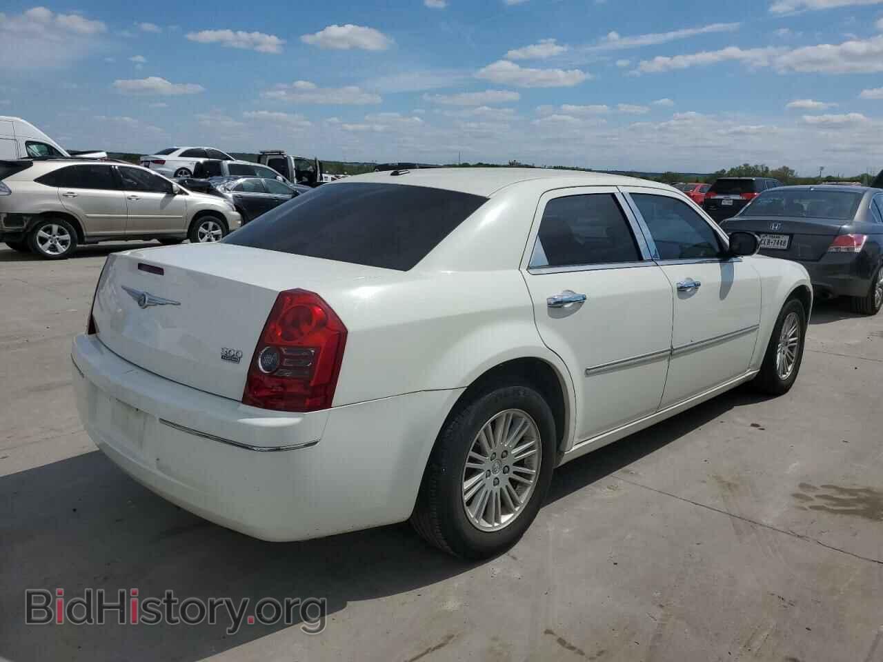 2010 CHRYSLER 300 - VIN: 2C3CA5CVXAH218138 - Фото 3