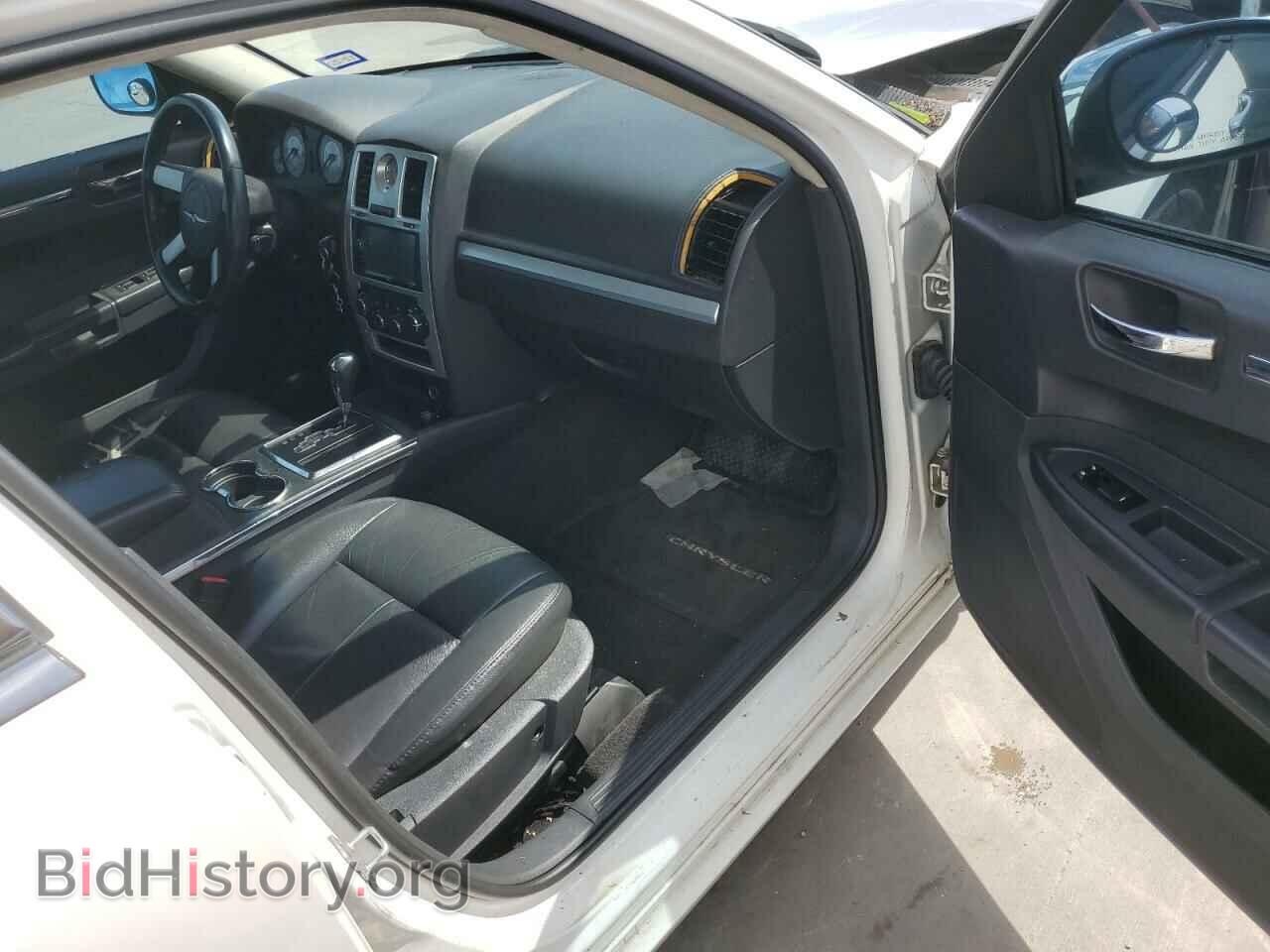2010 CHRYSLER 300 - VIN: 2C3CA5CVXAH218138 - Фото 8