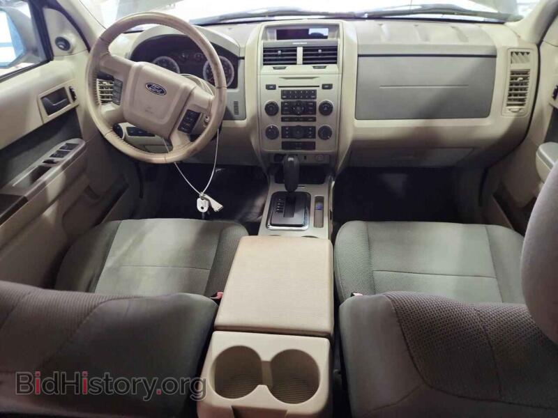 2010 Ford ESCAPE (VIN 1FMCU0DG7AKA05593) — photo 8 of 13