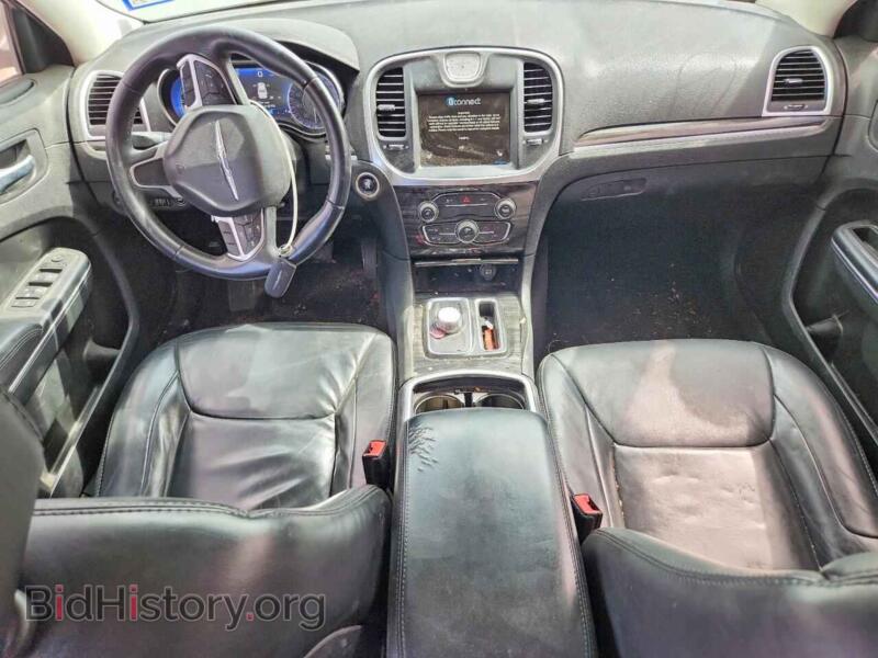 2016 Chrysler 300 (VIN 2C3CCAAG0GH142025) — photo 8 of 12
