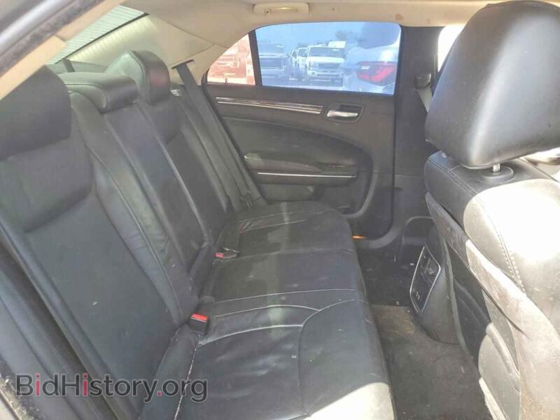 2016 Chrysler 300 (VIN 2C3CCAAG0GH142025) — photo 10 of 12