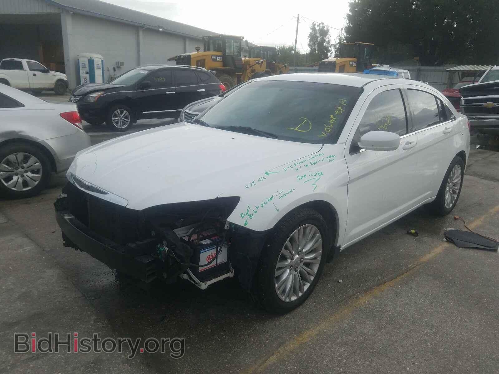 2013 CHRYSLER 200 - VIN: 1C3CCBAB9DN671017 - Фото 2
