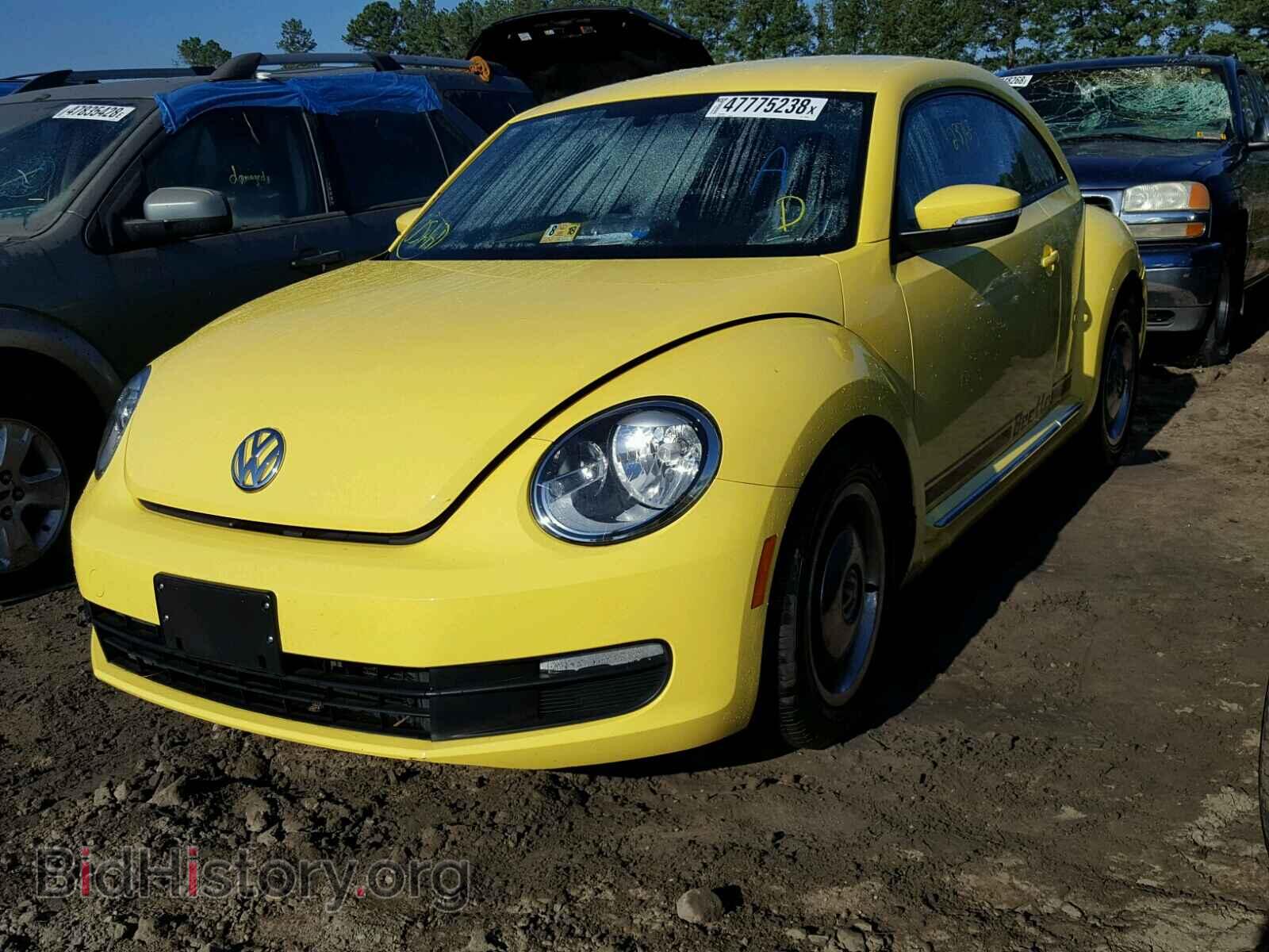 2013 VOLKSWAGEN BEETLE - VIN: 3VWJP7AT6DM632504 - Фото 2