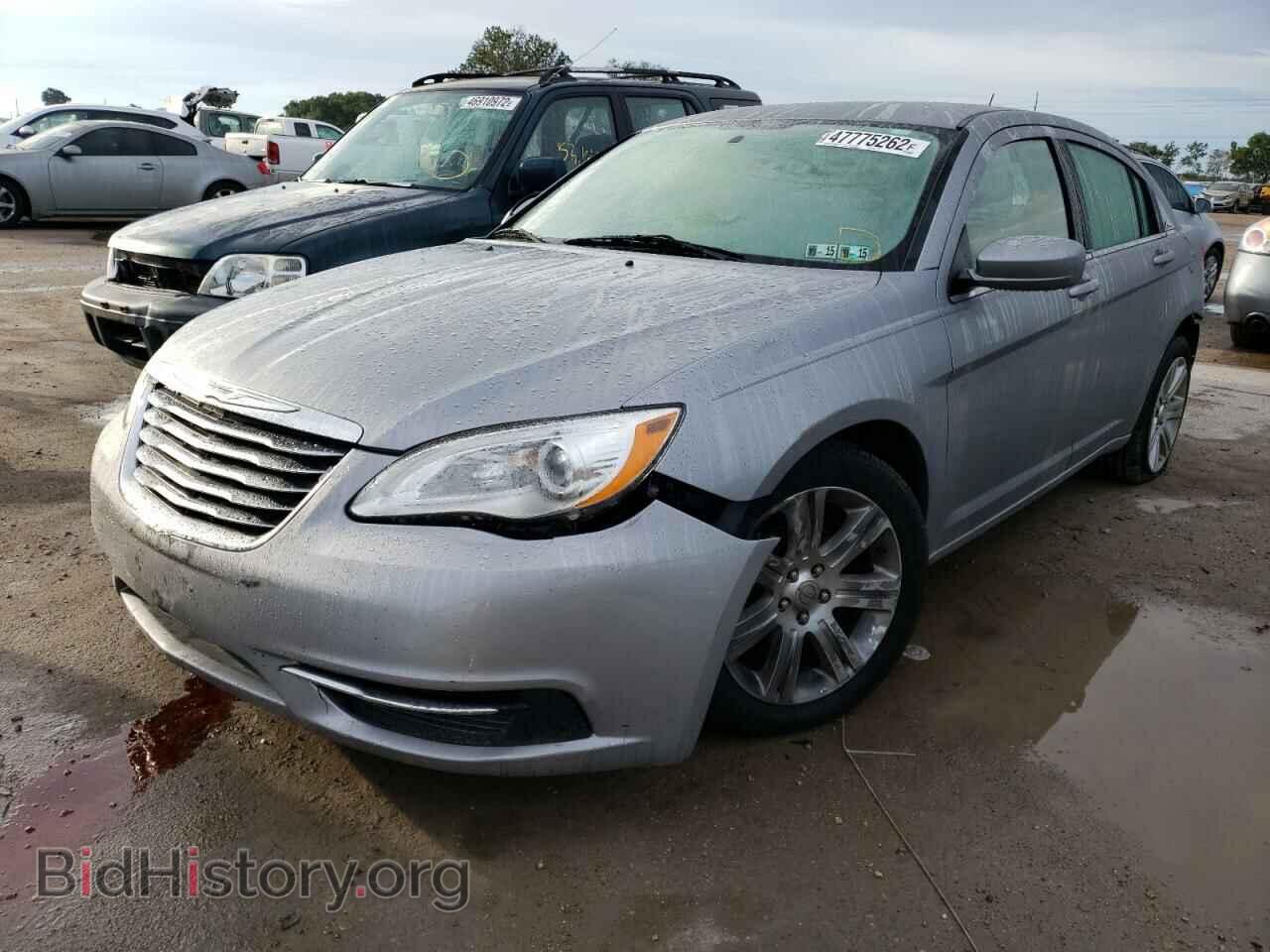 2013 CHRYSLER 200 - VIN: 1C3CCBAB1DN648055 - Фото 2