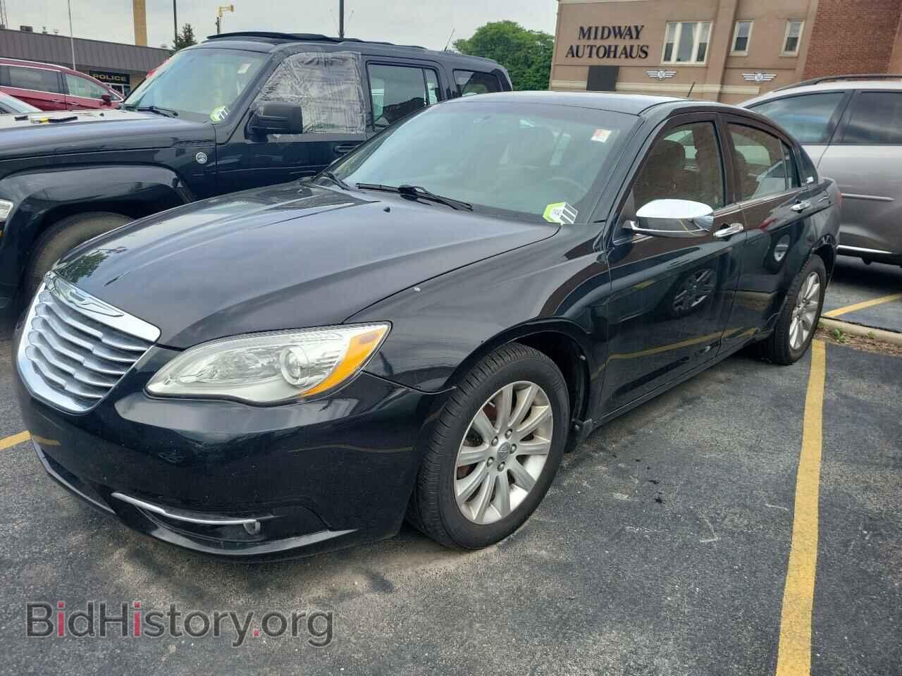 2013 CHRYSLER 200 - VIN: 1C3CCBCG8DN618334 - Фото 2