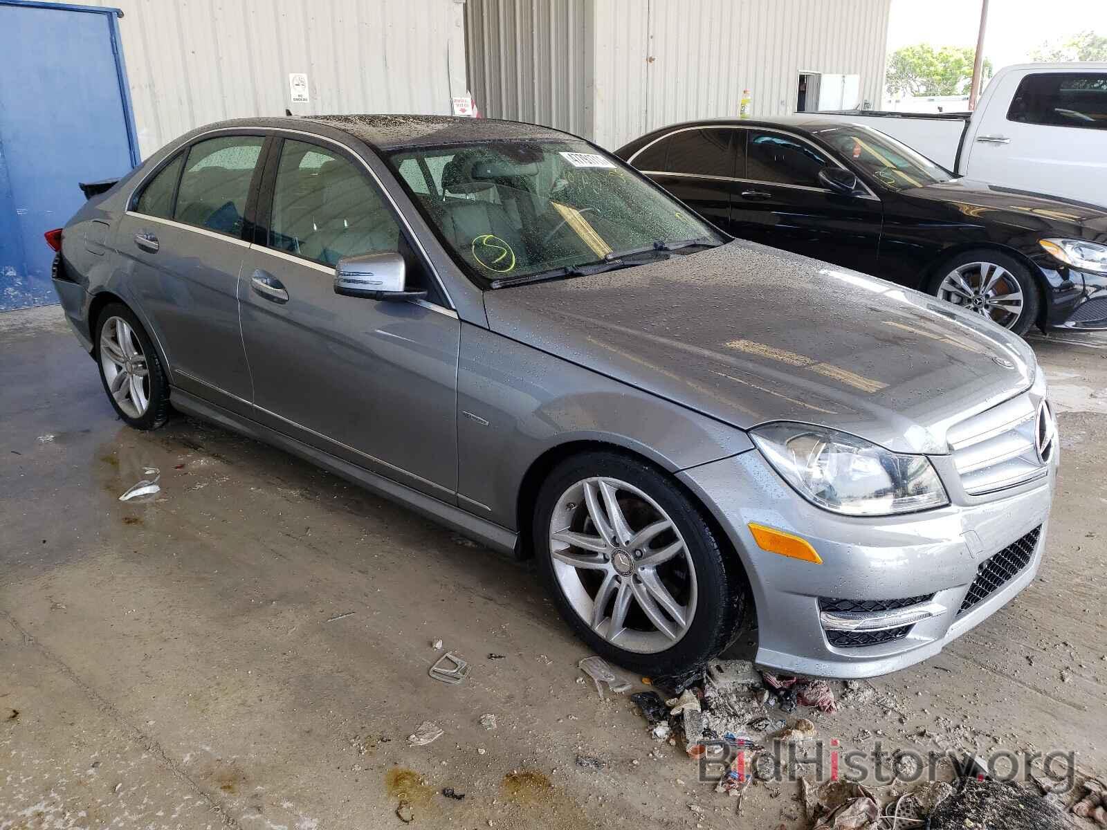 Photo WDDGF4HB7CR216363 - MERCEDES-BENZ C CLASS 2012