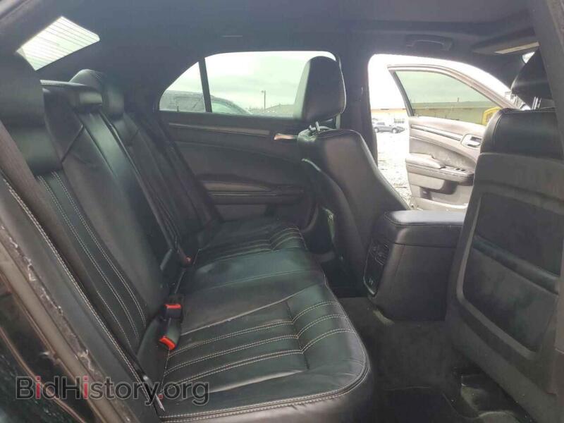 2016 Chrysler 300 (VIN 2C3CCAGG5GH176064) — photo 10 of 15