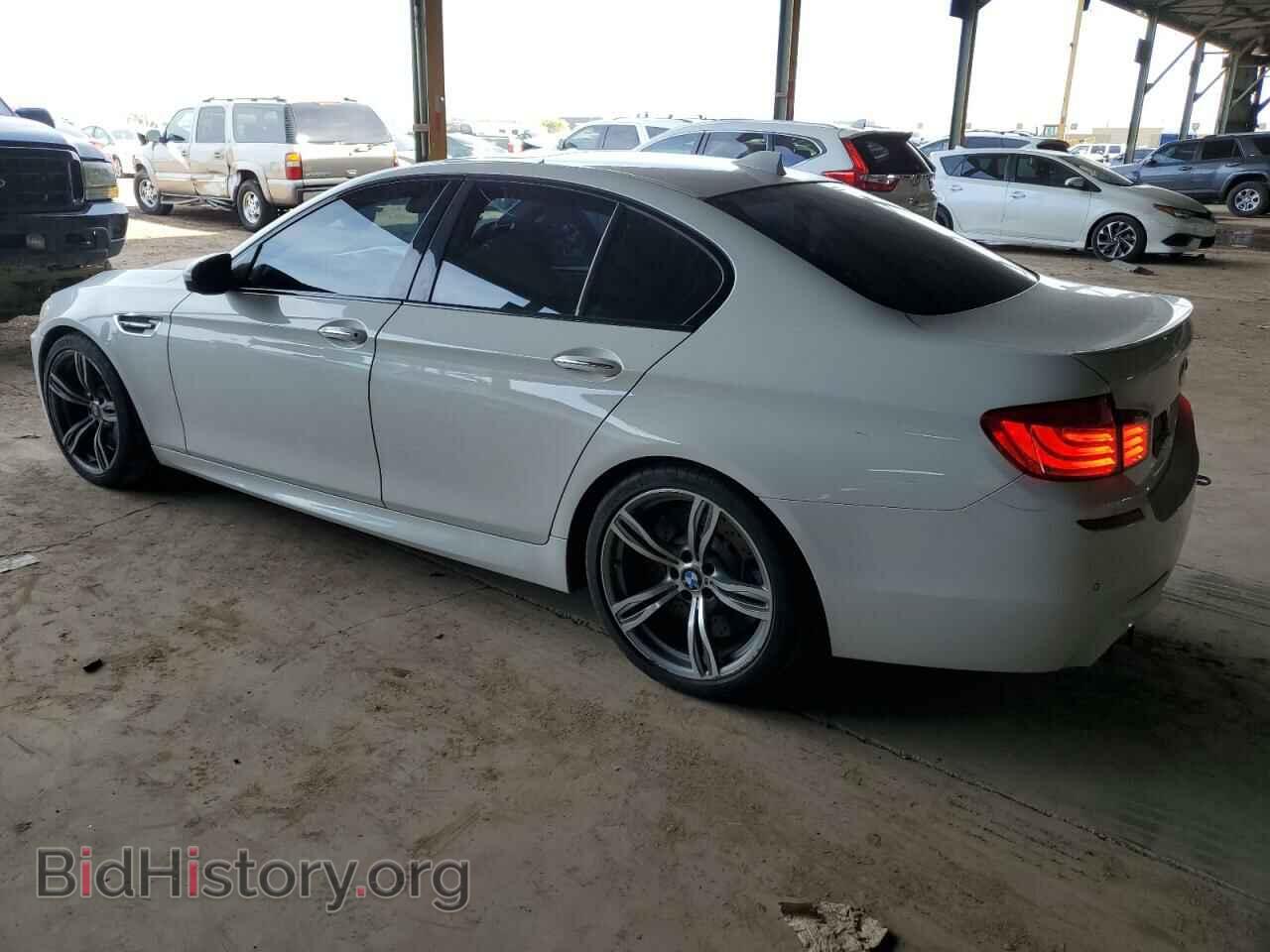 2013 BMW M5 - VIN: WBSFV9C54DC774028 - Фото 2