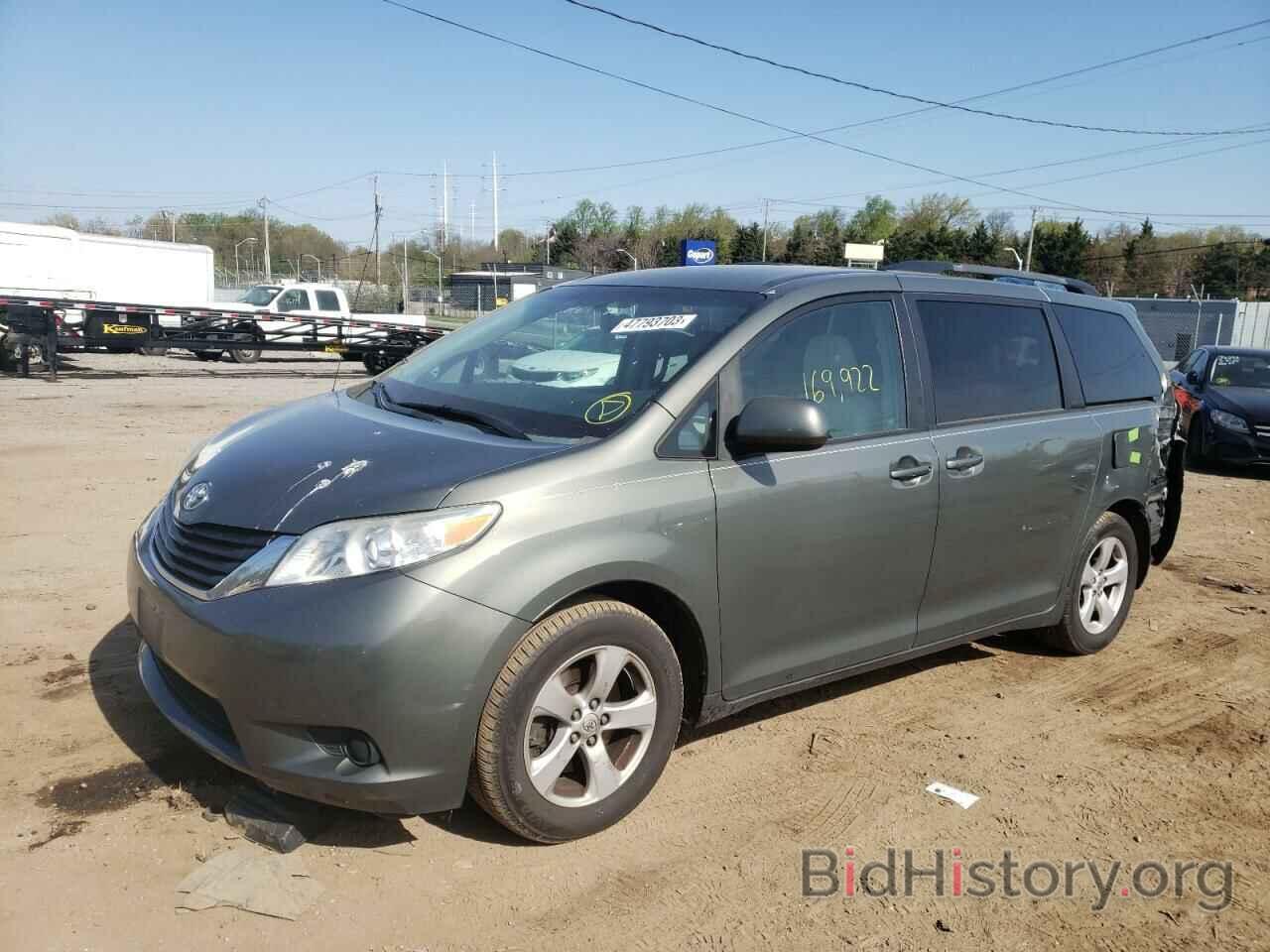 Photo 5TDKK3DC0CS264426 - TOYOTA SIENNA 2012