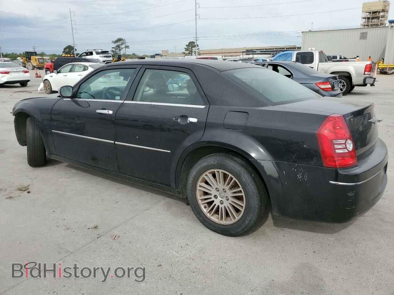 2010 CHRYSLER 300 - VIN: 2C3CA4CD8AH198683 - Фото 2