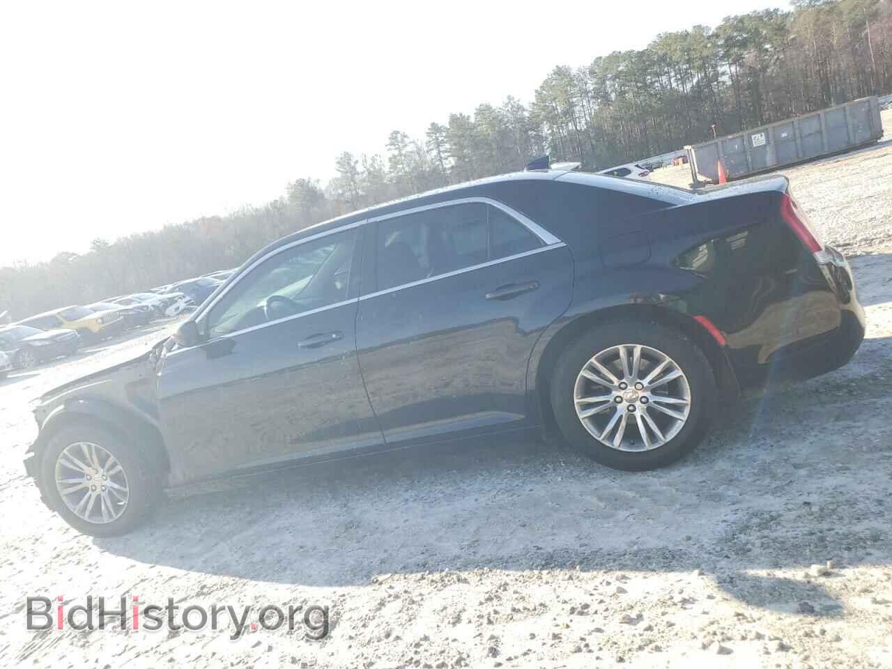 2019 CHRYSLER 300 - VIN: 2C3CCAAG3KH563102 - Фото 2