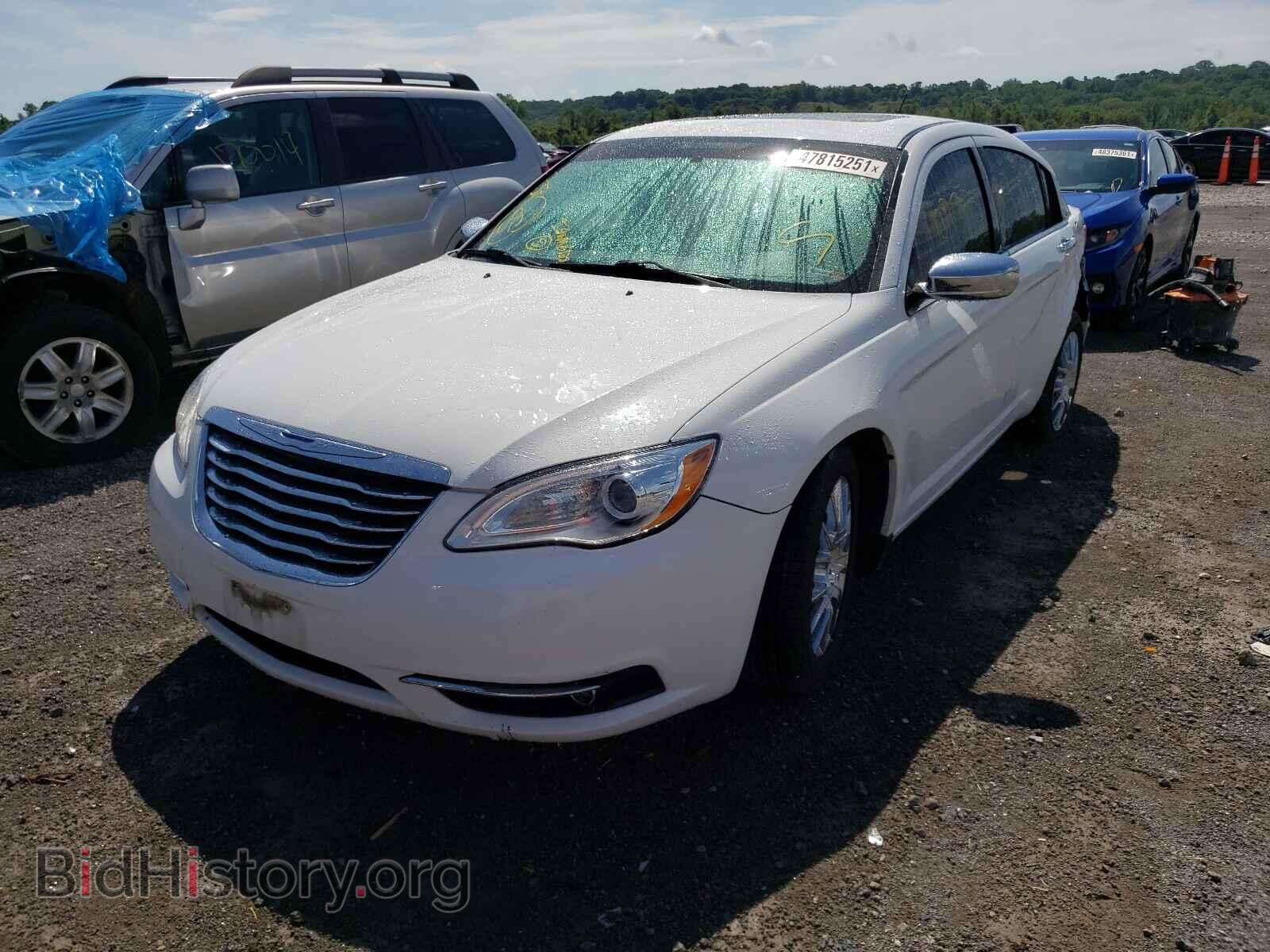 2013 CHRYSLER 200 - VIN: 1C3CCBCG7DN553217 - Фото 2