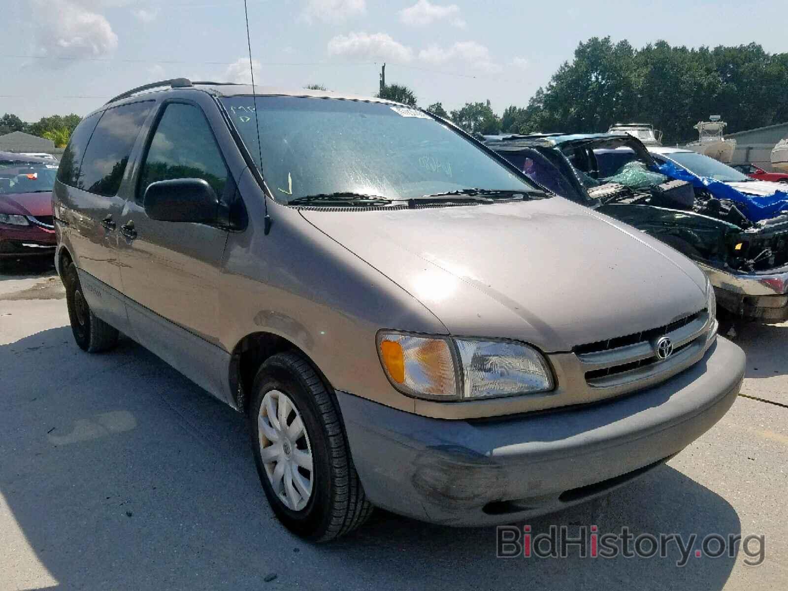 Photo 4T3ZF13C7WU036838 - TOYOTA SIENNA LE 1998