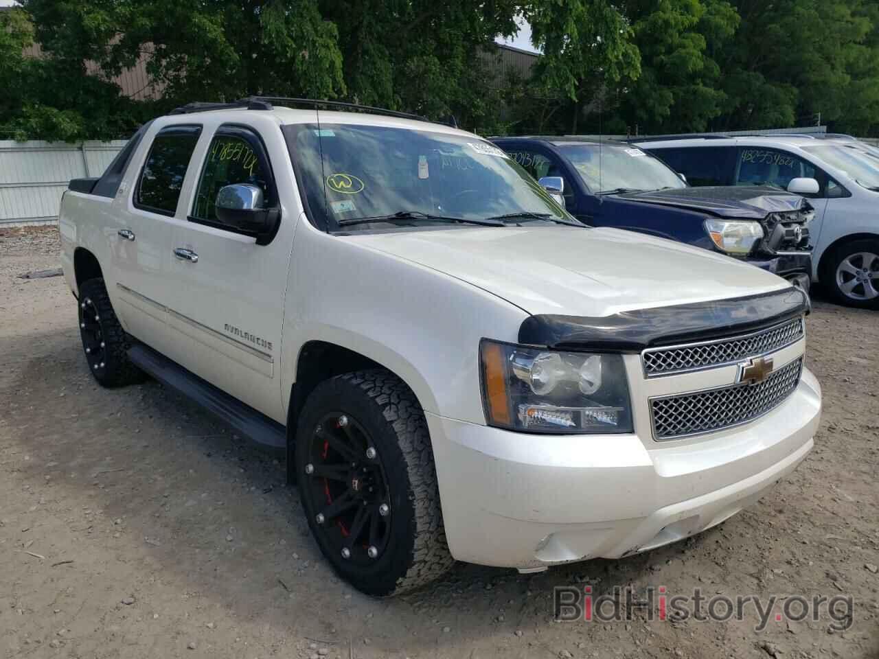 Photo 3GNVKGE04AG295772 - CHEVROLET AVALANCHE 2010
