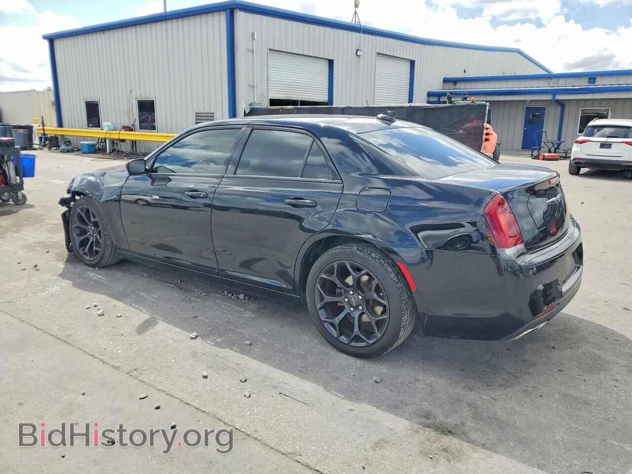 2019 CHRYSLER 300 - VIN: 2C3CCABG2KH648060 - Photo 2