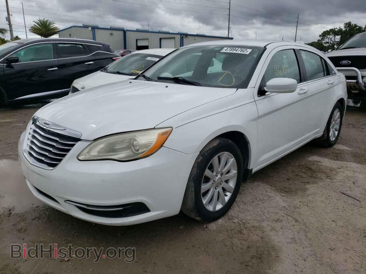 2013 CHRYSLER 200 - VIN: 1C3CCBBG3DN556374 - Фото 2