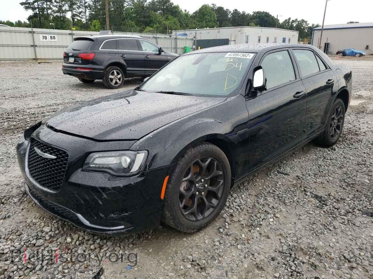 2019 CHRYSLER 300 - VIN: 2C3CCARG8KH556490 - Фото 2