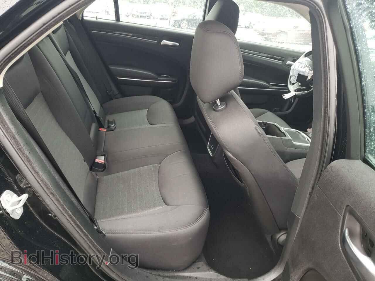 2019 CHRYSLER 300 - VIN: 2C3CCARG8KH556490 - Фото 6
