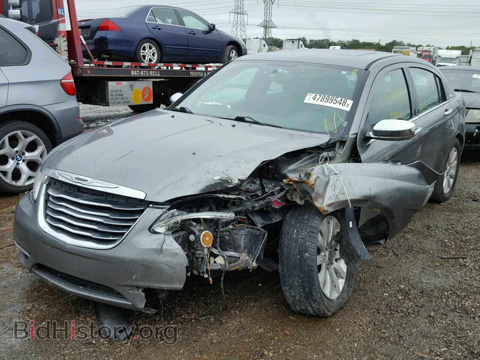 2013 CHRYSLER 200 - VIN: 1C3CCBCG8DN575484 - Фото 2