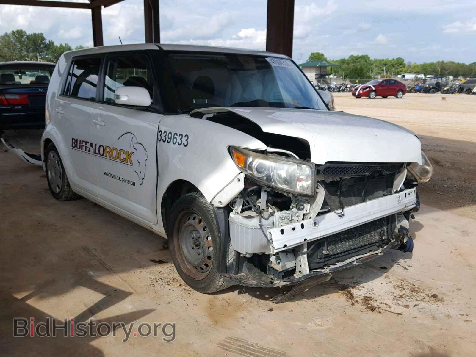 Photo  - TOYOTA SCION 2012