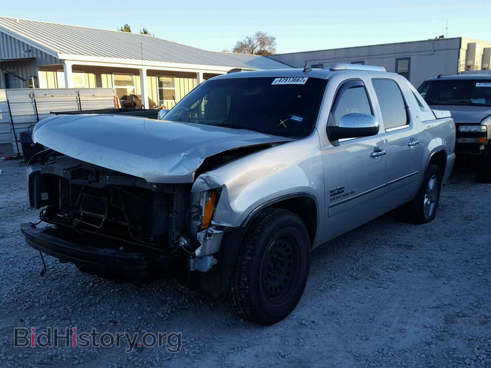 2011 CHEVROLET AVALANCHE - VIN: 3GNMCFE00BG143430 - Фото 2