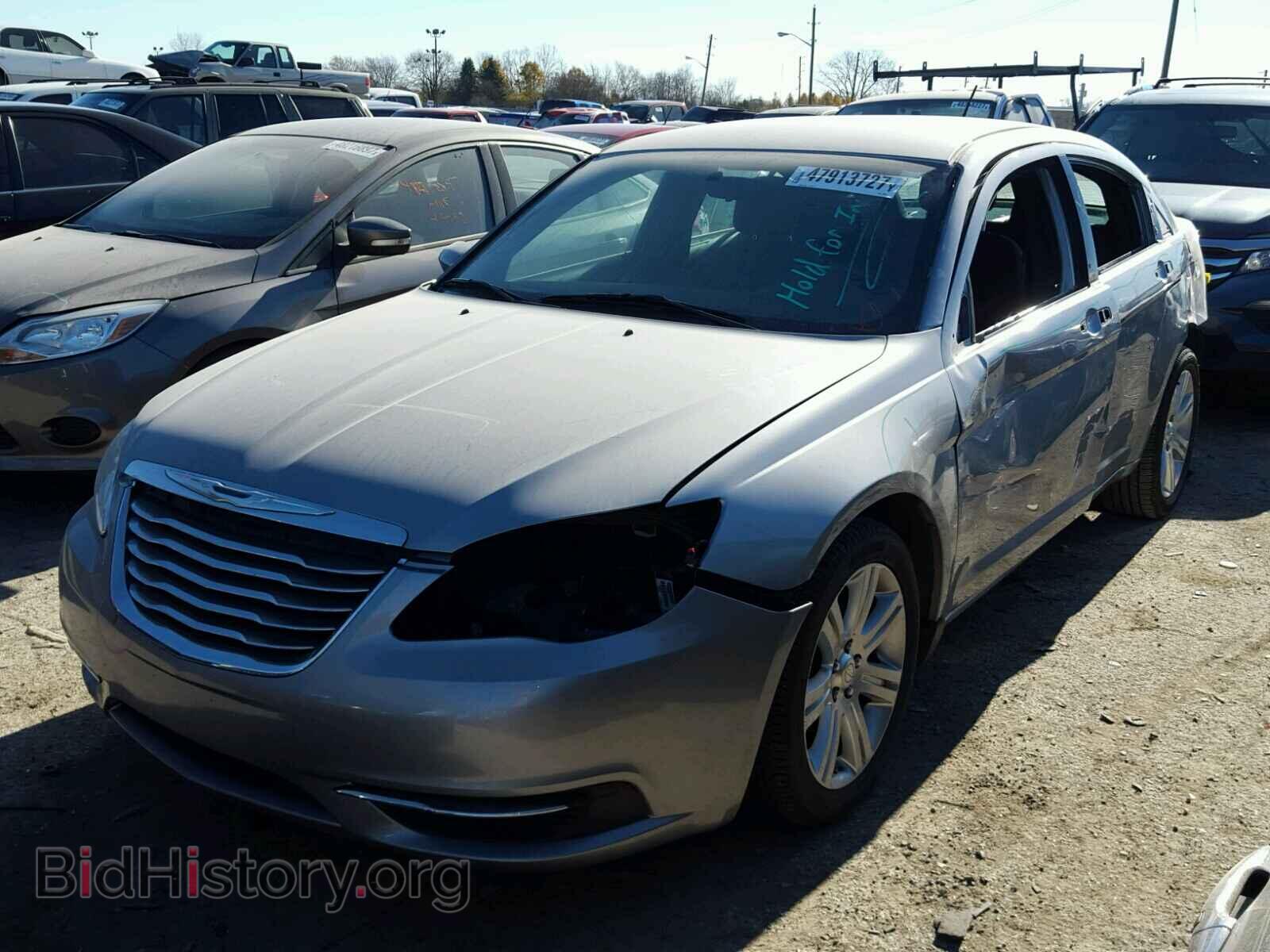 2013 CHRYSLER 200 - VIN: 1C3CCBAB5DN705244 - Фото 2