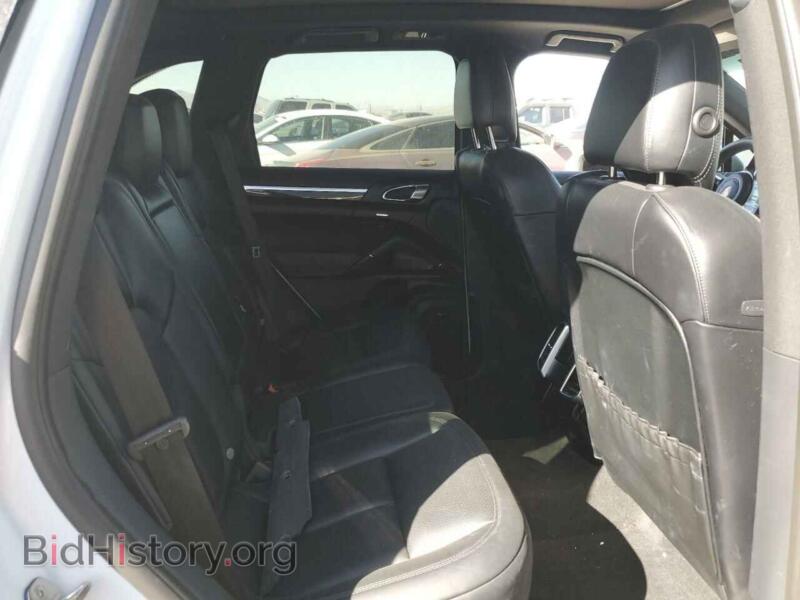 2017 Porsche CAYENNE (VIN WP1AE2A28HLA68783) — photo 10 of 12