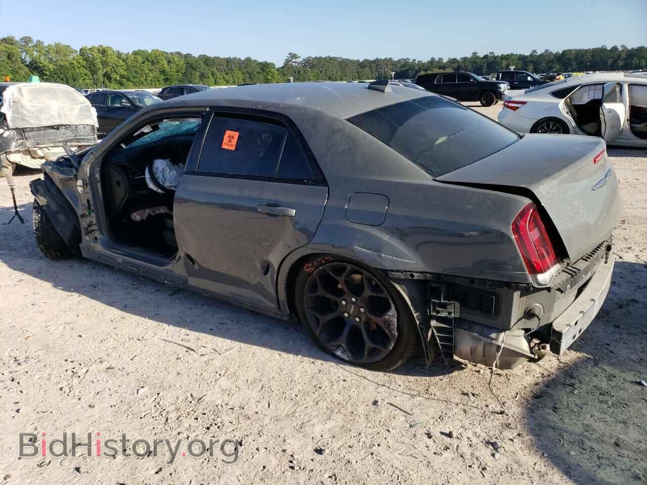 2019 CHRYSLER 300 - VIN: 2C3CCABG4KH562734 - Фото 2
