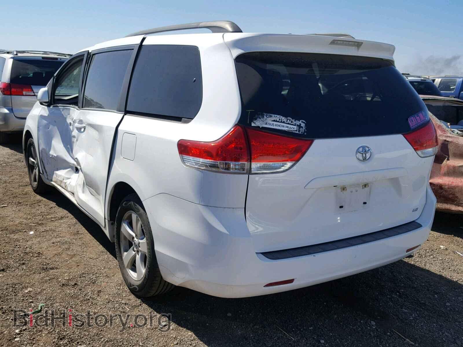 2013 TOYOTA SIENNA LE - VIN: 5TDKK3DC8DS375288 - Фото 3