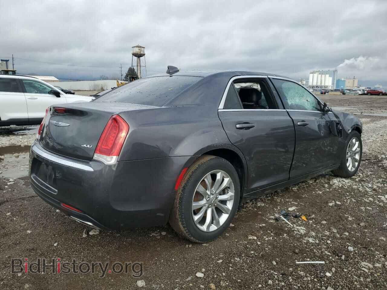 2019 CHRYSLER 300 - VIN: 2C3CCARG2KH714466 - Фото 3