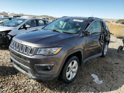 2020 Jeep COMPASS Latitude, темно-серый — VIN 3C4NJDBBXLT117391, Copart