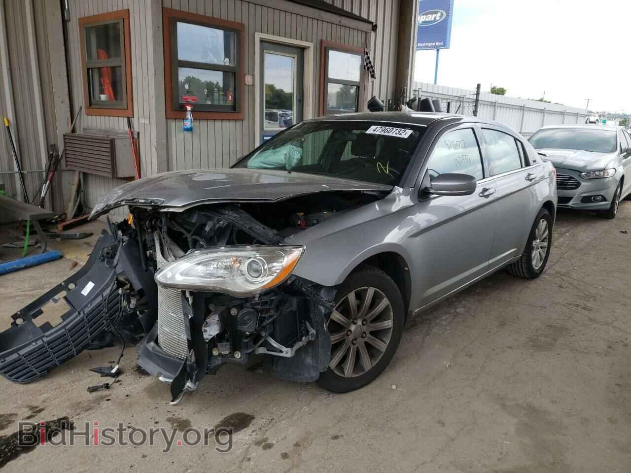 2013 CHRYSLER 200 - VIN: 1C3CCBBB1DN649589 - Фото 2