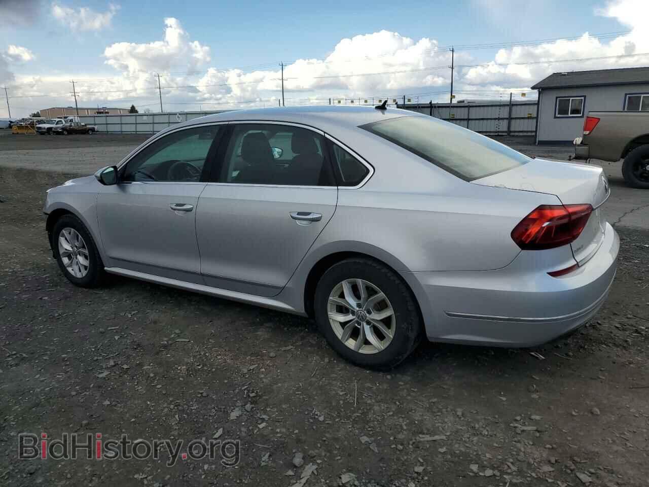 2017 VOLKSWAGEN PASSAT - VIN: 1VWAT7A36HC013355 - Фото 2