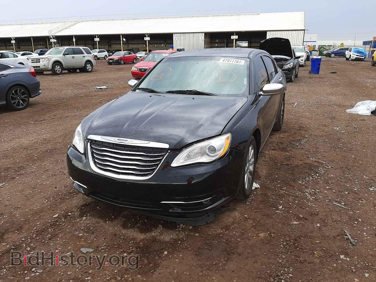 2013 CHRYSLER 200 - VIN: 1C3CCBCG0DN554581 - Фото 2