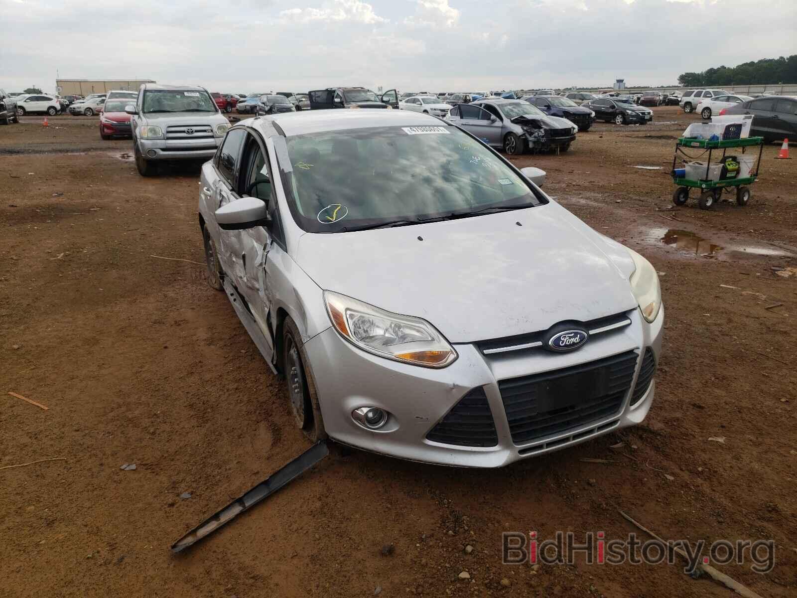 Photo 1FAHP3F24CL256921 - FORD FOCUS 2012